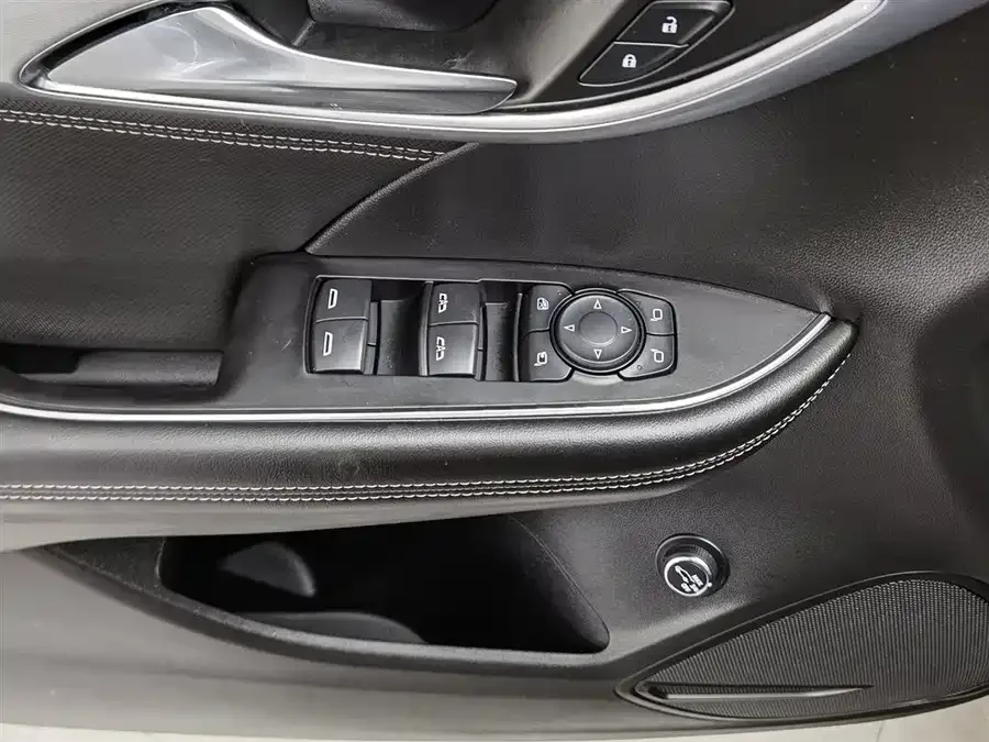 Buick Envision Plus Envision Plus 2024 Envision Plus 28T 4WD Premium Edition 2025 — миниатюра 3