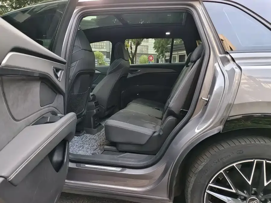 Audi Q5 e-tron 2022 40 e-tron Starry Mecha Suit 2023 — миниатюра 2