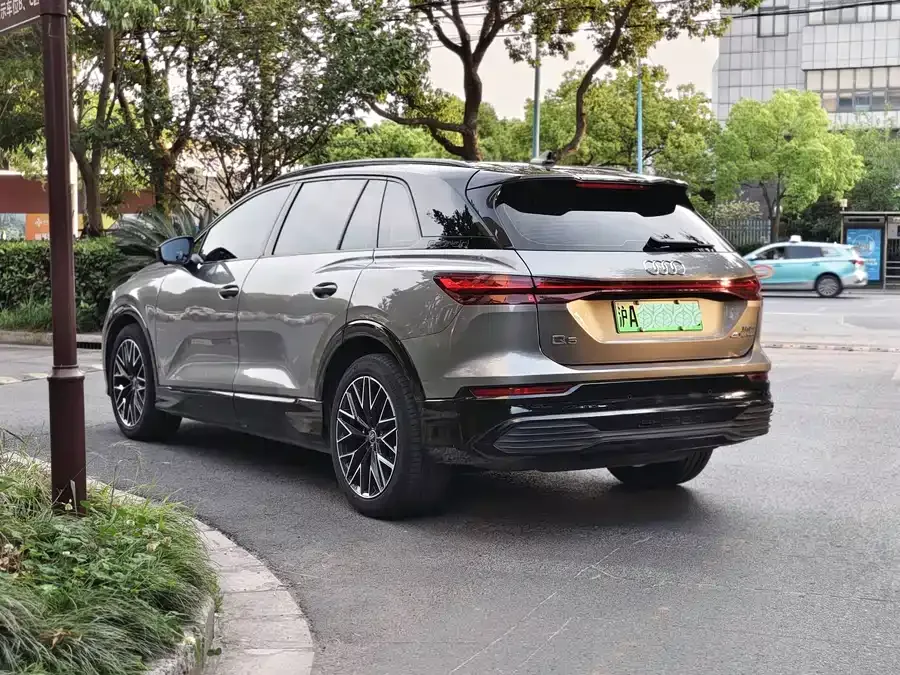 Audi Q5 e-tron 2022 40 e-tron Starry Mecha Suit 2023 — миниатюра 3