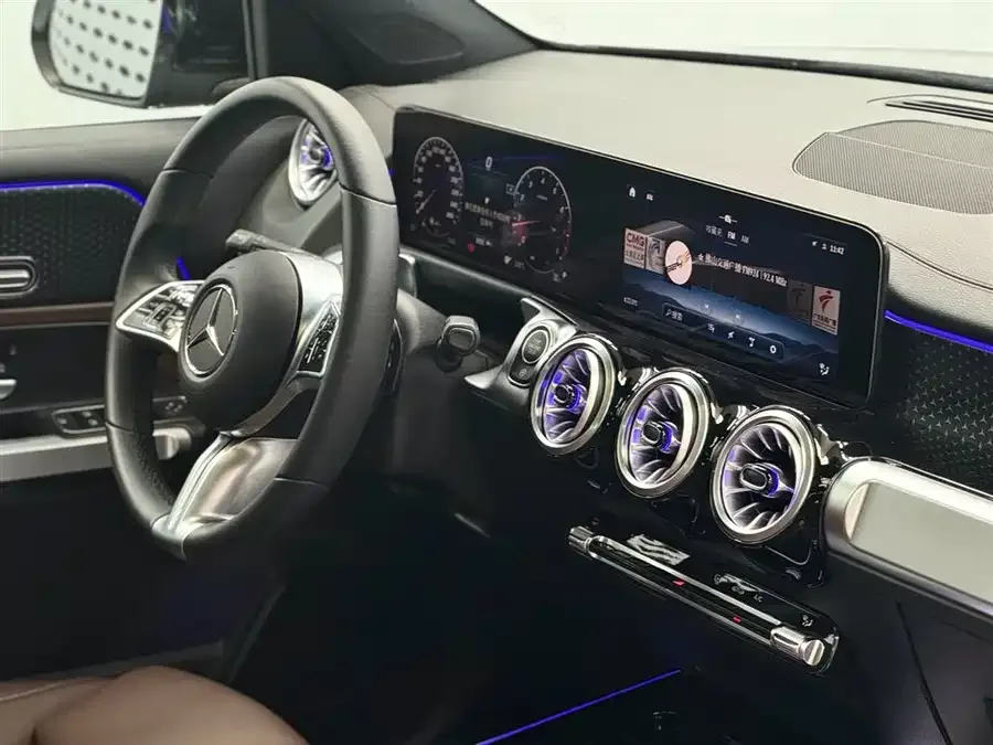 Mercedes-Benz GLB-Class Mercedes-Benz GLB 2024 facelift GLB 220 Dynamic 2025 — миниатюра 3