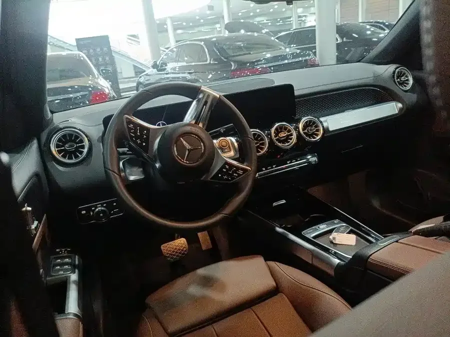 Mercedes-Benz GLB-Class Mercedes-Benz GLB 2024 facelift GLB 220 Dynamic 2025 — миниатюра 2