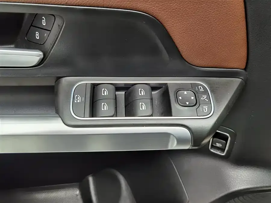 Mercedes-Benz GLB-Class Mercedes-Benz GLB 2024 GLB 220 Dynamic 2024 — миниатюра 3
