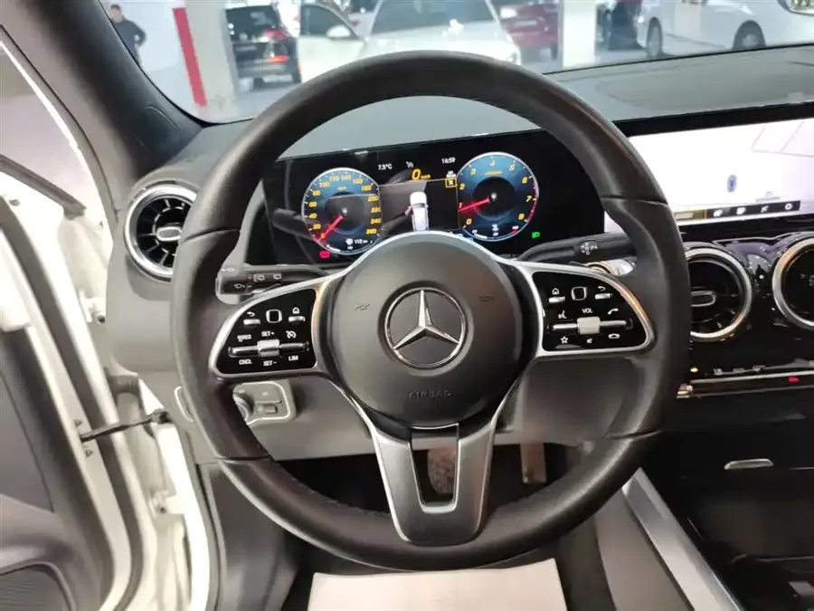 Mercedes-Benz GLB-Class Mercedes-Benz GLB 2023 GLB 200 Fashion Edition 2023 — миниатюра 3