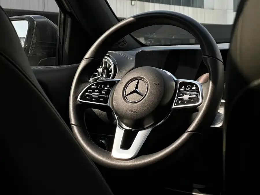 Mercedes-Benz GLB-Class Mercedes-Benz GLB 2023 GLB 220 Dynamic 2023 — миниатюра 4