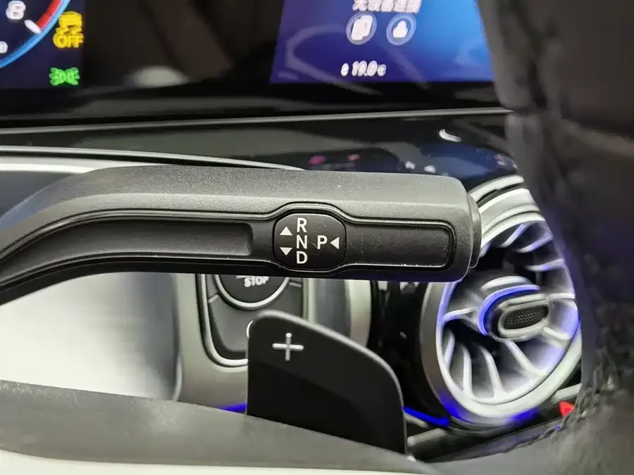 Mercedes-Benz GLB-Class Mercedes-Benz GLB 2023 GLB 220 Dynamic 2023 — миниатюра 4