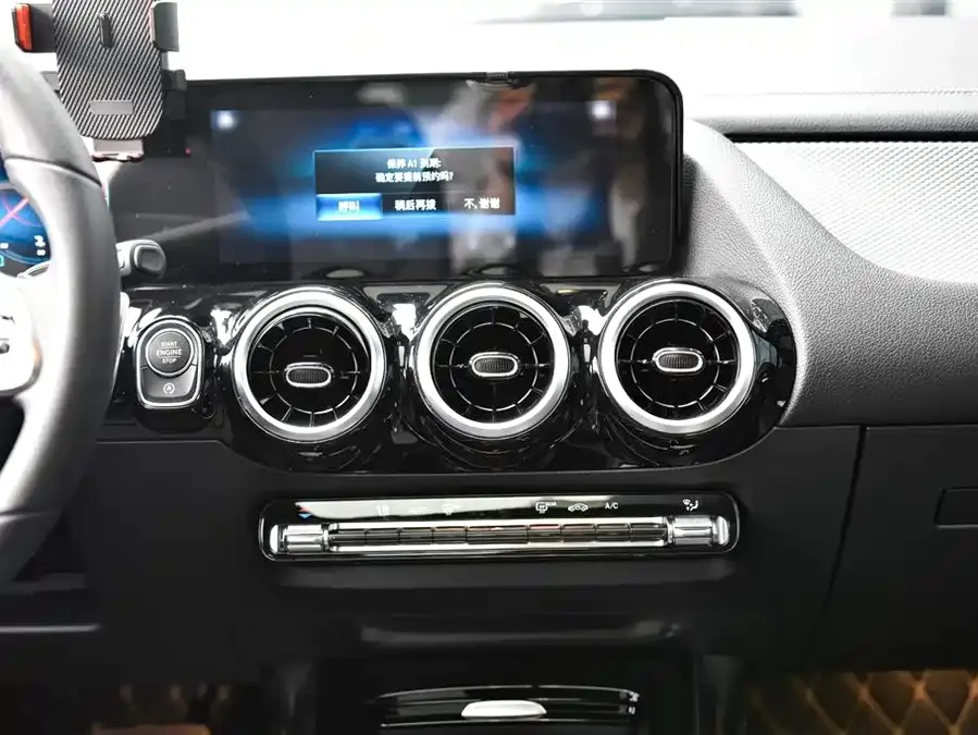 Mercedes-Benz GLA Mercedes-Benz GLA 2023 facelift GLA 200 2024 — миниатюра 5