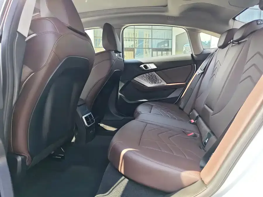BMW 2 Series BMW 2 Series 2025 225L M Sports Package 2025 — миниатюра 4