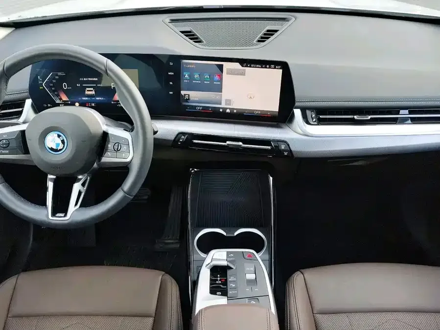 BMW iX1 2025 eDrive25L M Sport Package 2025 — миниатюра 3