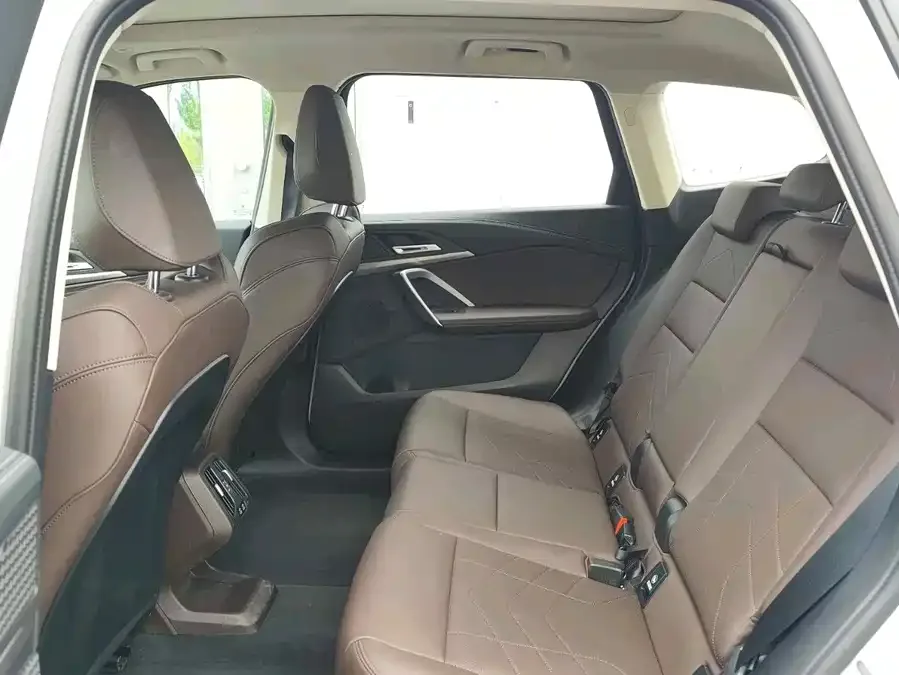 BMW iX1 2025 eDrive25L M Sport Package 2025 — миниатюра 4