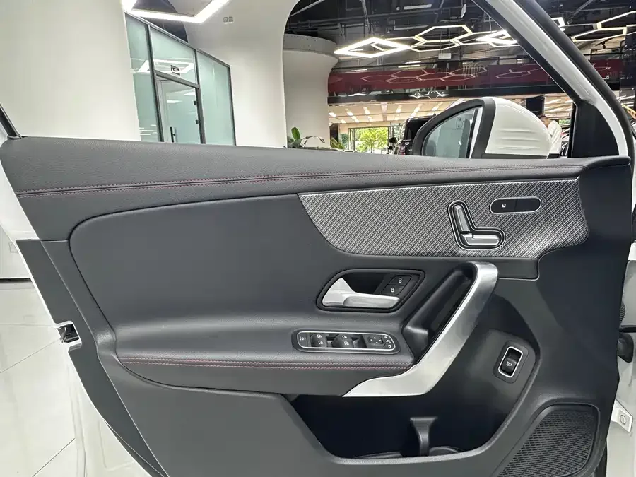 Mercedes-Benz Class A Mercedes-Benz A-Class 2025 A 200 L Fashion Edition 2024 — миниатюра 4