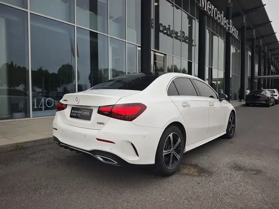 Mercedes-Benz Class A Mercedes-Benz A-Class 2025 A 200 L Fashion Edition 2025 — миниатюра 2