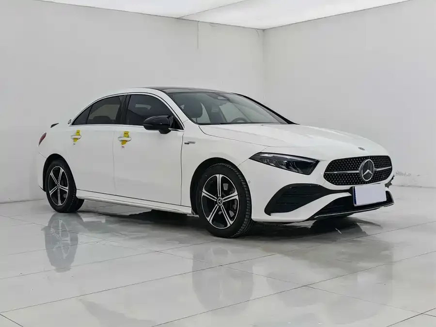 Mercedes-Benz Class A Mercedes-Benz A-Class 2024 A 200 L Fashion Edition 2024 — миниатюра 3