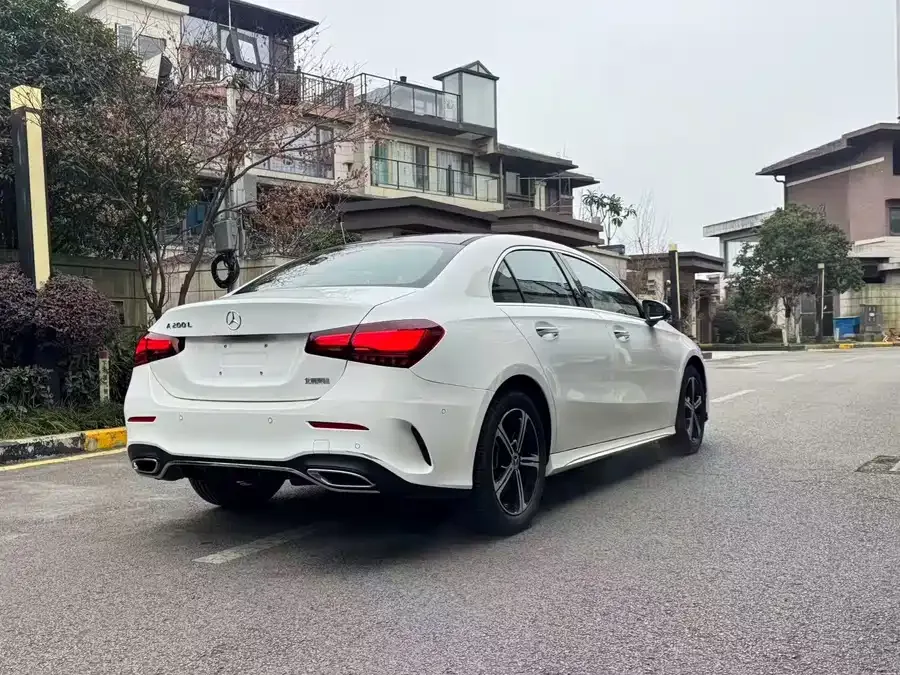 Mercedes-Benz Class A Mercedes-Benz A-Class 2024 A 200 L Fashion Edition 2024 — миниатюра 3