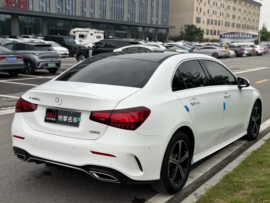 Mercedes-Benz Class A Mercedes-Benz A-Class 2024 A 200 L Fashion Edition 2024 — миниатюра 3