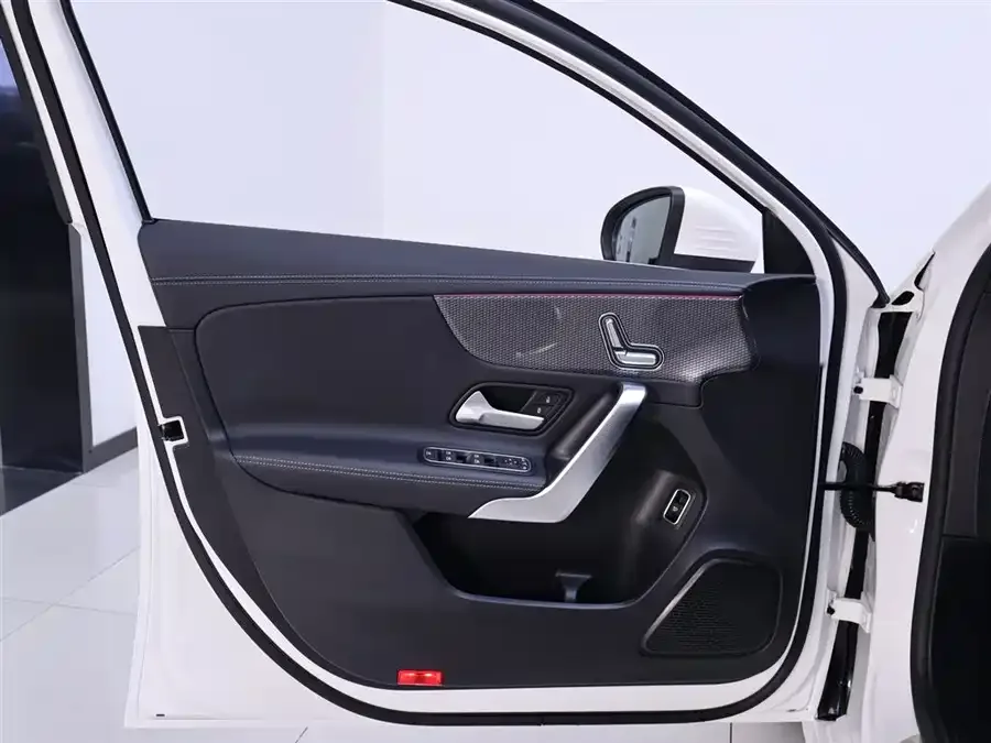 Mercedes-Benz Class A Mercedes-Benz A-Class 2022 Model Three A 200 L Sports Sedan Fashion Model 2023 — миниатюра 5