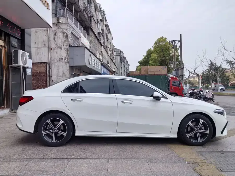 Mercedes-Benz Class A Mercedes-Benz A-Class 2024 A 200 L Fashion Edition 2024 — миниатюра 3