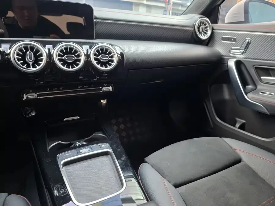 Mercedes-Benz Class A Mercedes-Benz A-Class 2024 A 200 L Fashion Edition 2024 — миниатюра 4