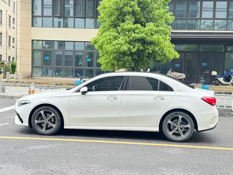 Mercedes-Benz Class A Mercedes-Benz A-Class 2024 A 200 L Fashion Edition 2024 — миниатюра 4