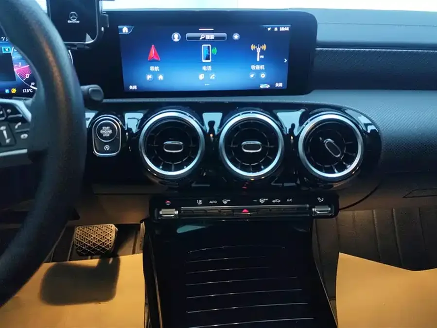 Mercedes-Benz Class A Mercedes-Benz A-Class 2023 A 200 L Dynamic Edition 2024 — миниатюра 4