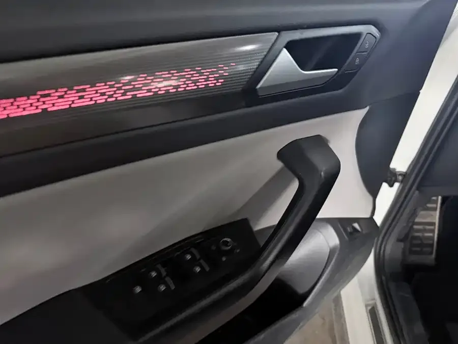 Volkswagen T-Roc T-ROC 2023 300TSI DSG 2WD Chenguang Edition 2023 — миниатюра 3