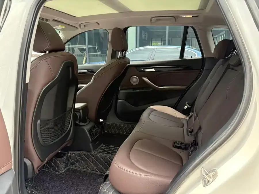 BMW X1 2022 sDrive20Li Exclusive Model 2023 — миниатюра 2