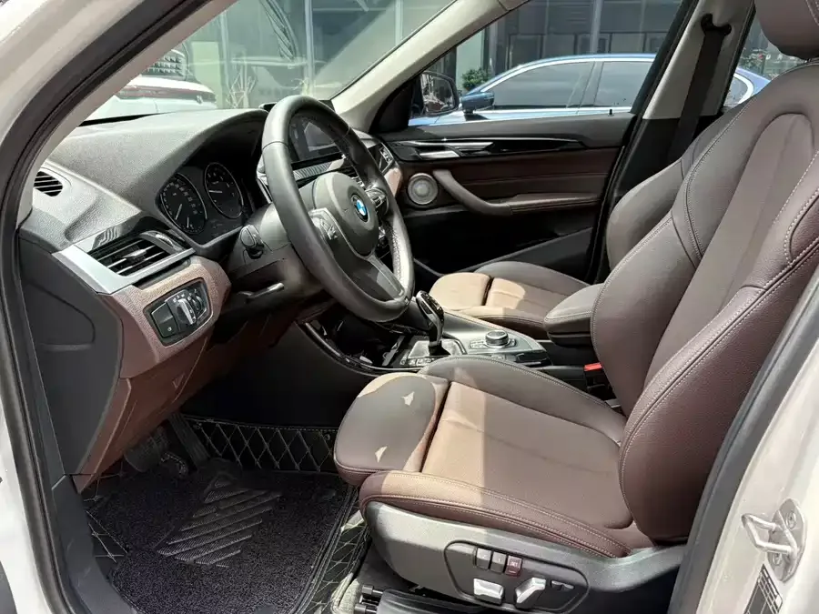 BMW X1 2022 sDrive20Li Exclusive Model 2023 — миниатюра 4