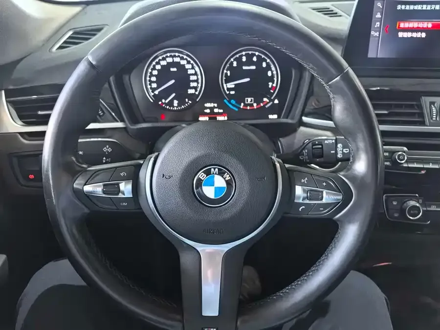 BMW X1 2022 sDrive25Li Leading Edition 2023 — миниатюра 2