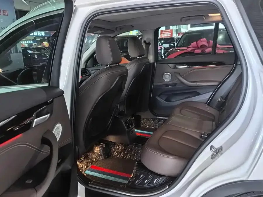 BMW X1 2022 sDrive25Li Leading Edition 2023 — миниатюра 3