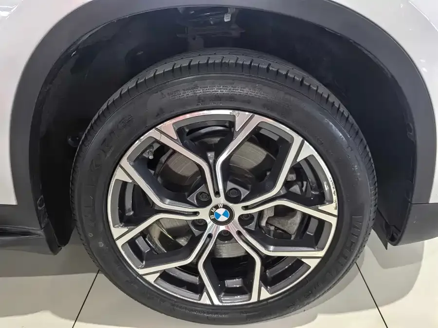 BMW X1 2022 sDrive25Li Leading Edition 2023 — миниатюра 5