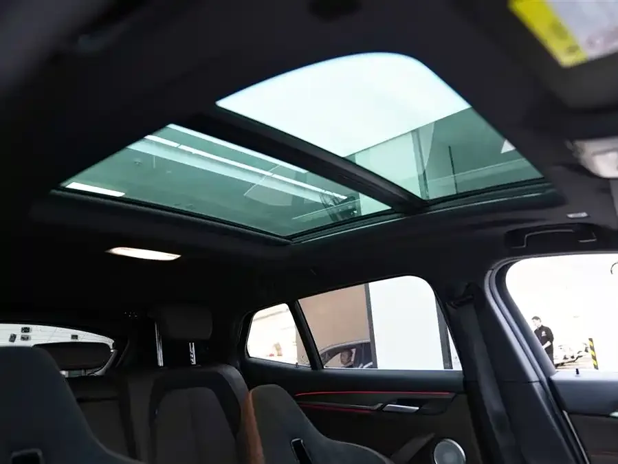 BMW X2 2021 facelift sDrive25i Edge Edition 2022 — миниатюра 4