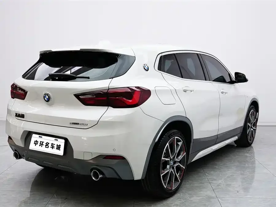 BMW X2 2021 facelift sDrive25i Edge Edition 2022 — миниатюра 5