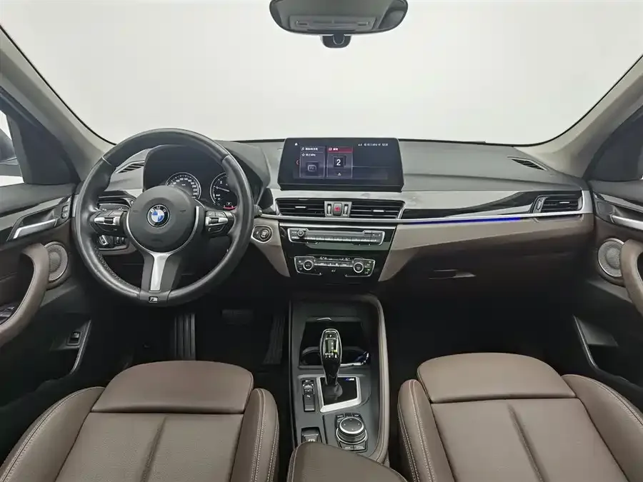 BMW X1 2022 sDrive25Li Leading Edition 2023 — миниатюра 2