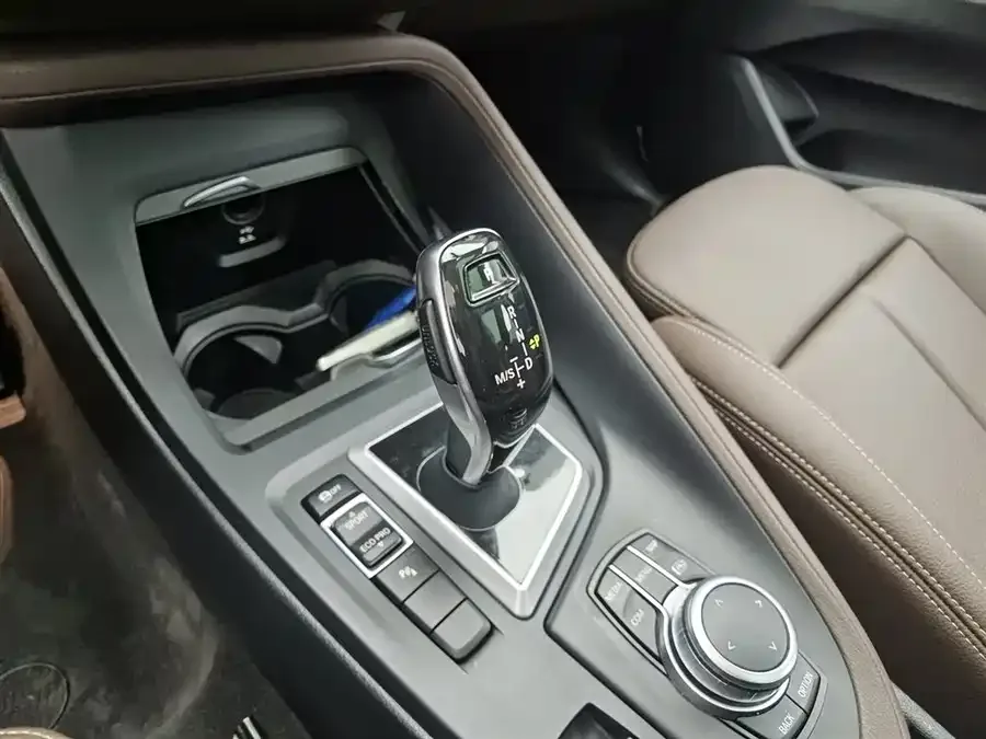 BMW X1 2022 sDrive25Li Leading Edition 2023 — миниатюра 4
