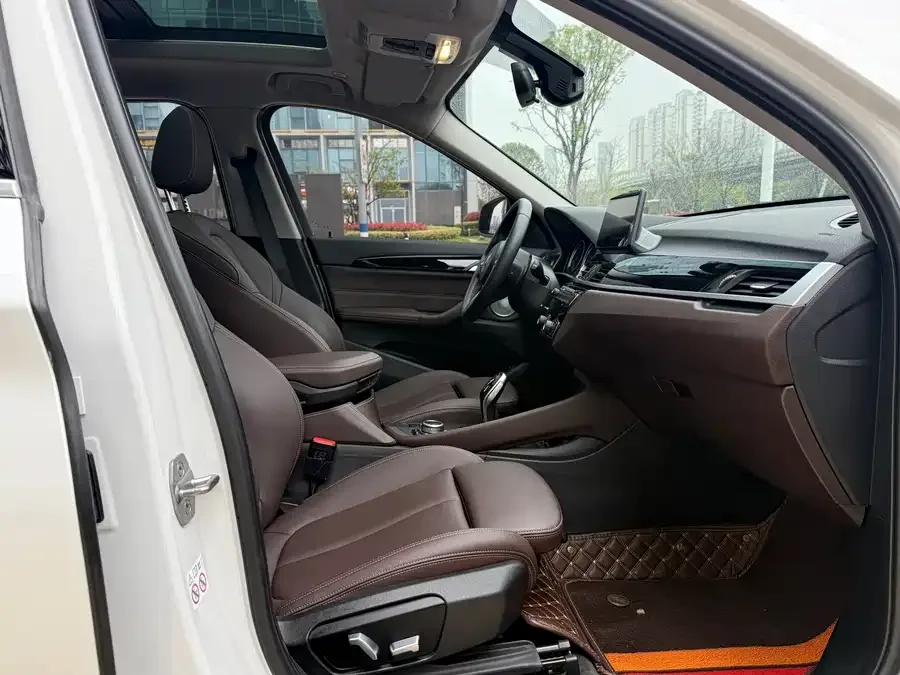 BMW X1 2022 sDrive25Li Leading Edition 2022 — миниатюра 3