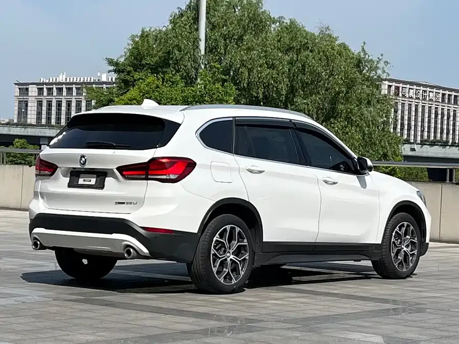 BMW X1 2022 sDrive25Li Leading Edition 2023 — миниатюра 2