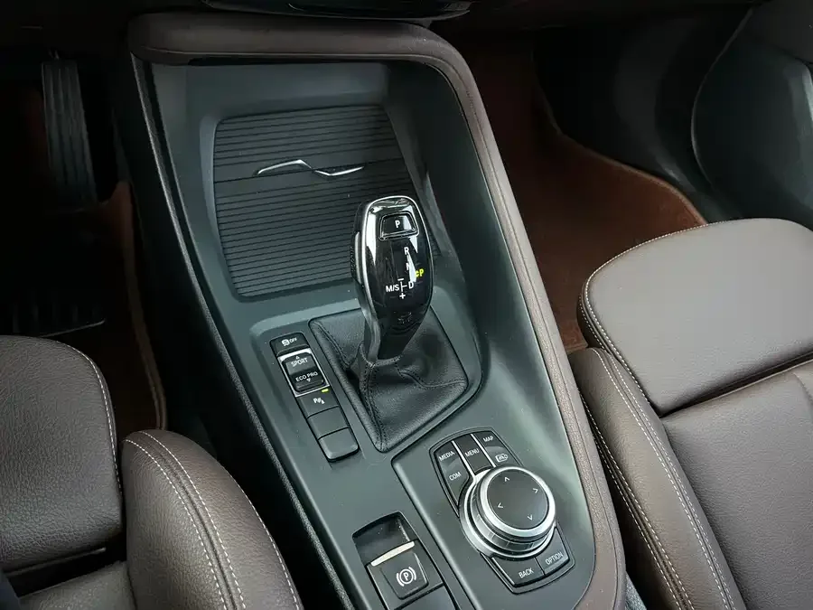 BMW X1 2022 sDrive25Li Leading Edition 2023 — миниатюра 5