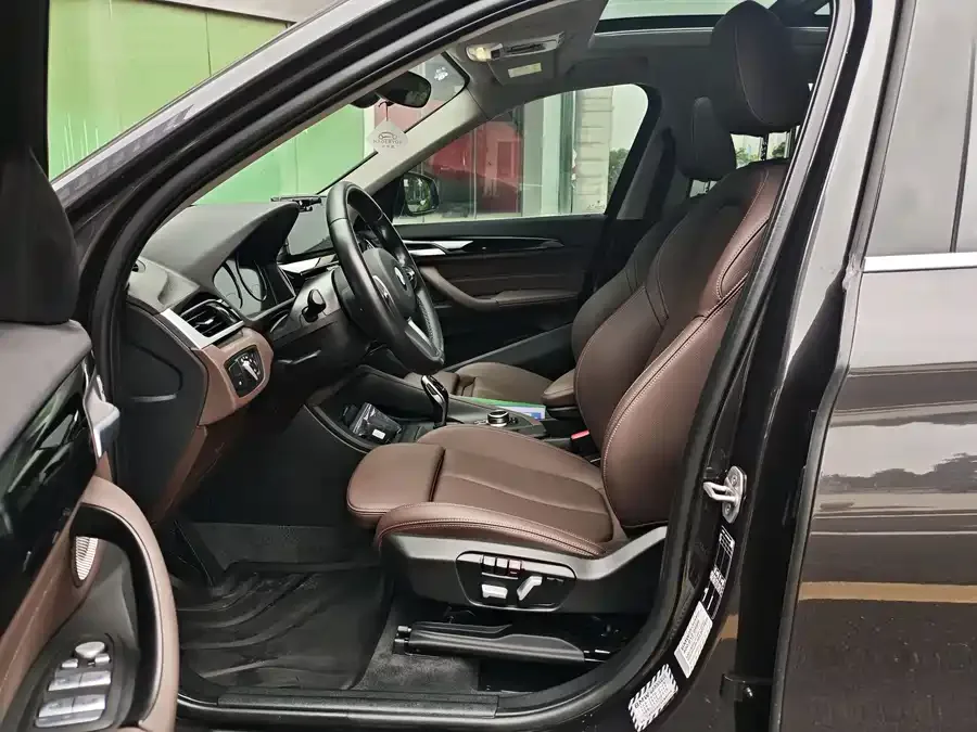 BMW X1 2022 sDrive25Li Leading Edition 2022 — миниатюра 2