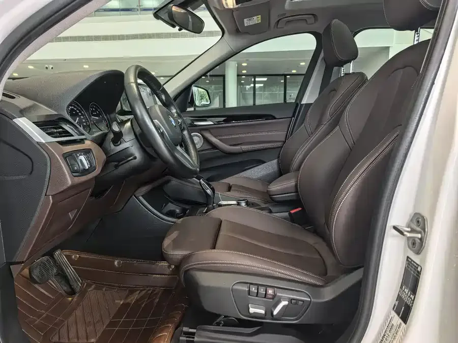 BMW X1 2022 sDrive25Li Leading Edition 2023 — миниатюра 3