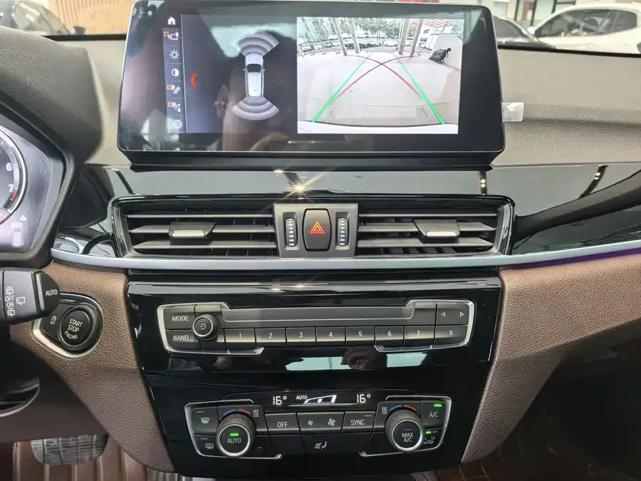 BMW X1 2022 sDrive25Li Leading Edition 2023 — миниатюра 4