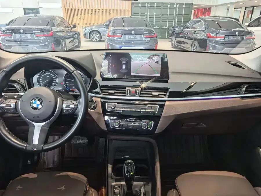 BMW X1 2022 sDrive25Li Leading Edition 2023 — миниатюра 5