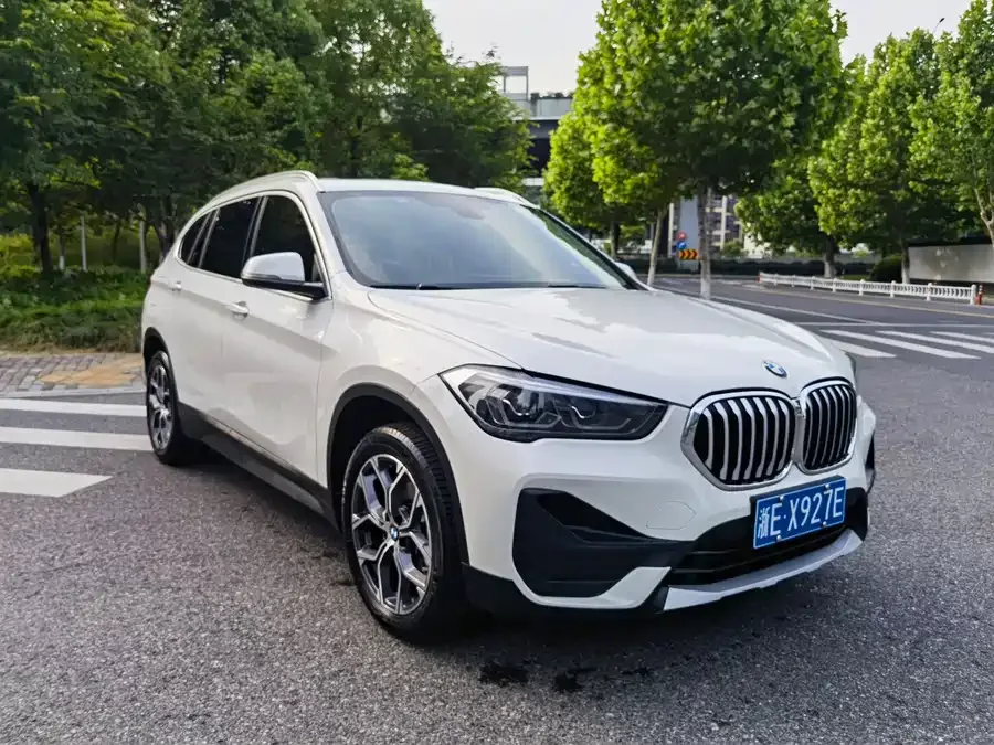 BMW X1 2022 sDrive25Li Leading Edition 2022 — миниатюра 2
