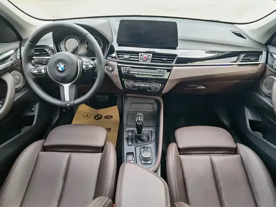 BMW X1 2022 sDrive25Li Leading Edition 2022 — миниатюра 3