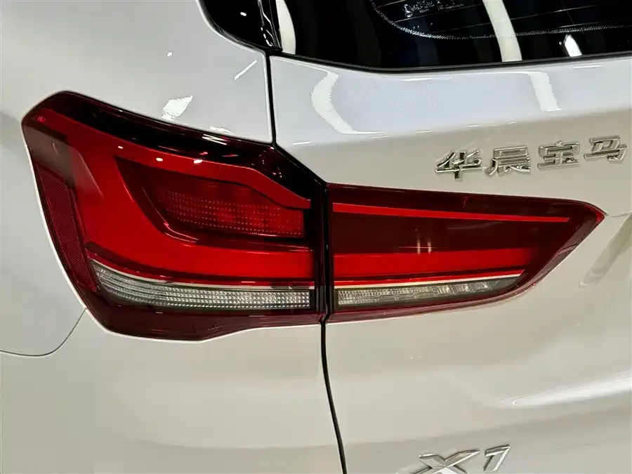 BMW X1 2022 sDrive25Li Leading Edition 2023 — миниатюра 3