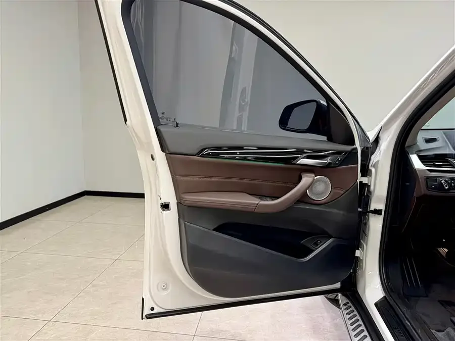 BMW X1 2022 sDrive25Li Leading Edition 2023 — миниатюра 5