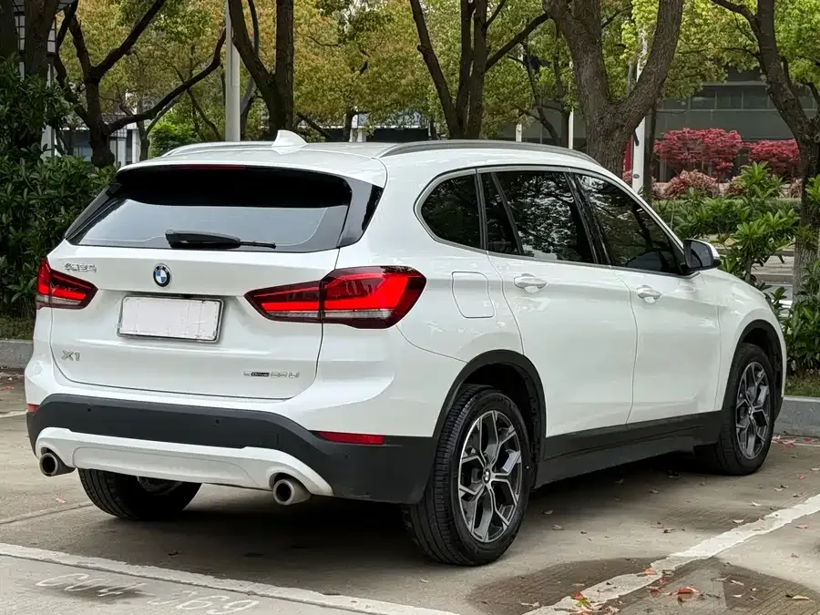 BMW X1 2022 sDrive25Li Leading Edition 2023 — миниатюра 2