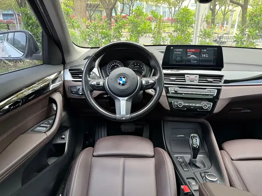 BMW X1 2022 sDrive25Li Leading Edition 2023 — миниатюра 3