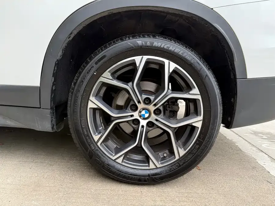 BMW X1 2022 sDrive25Li Leading Edition 2023 — миниатюра 4