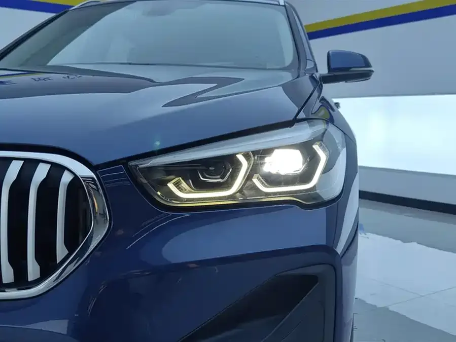 BMW X1 2022 sDrive25Li Leading Edition 2022 — миниатюра 2