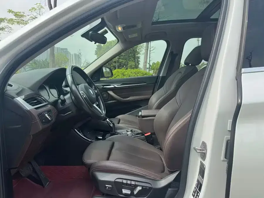 BMW X1 2022 xDrive25Li Exclusive Model 2022 — миниатюра 2