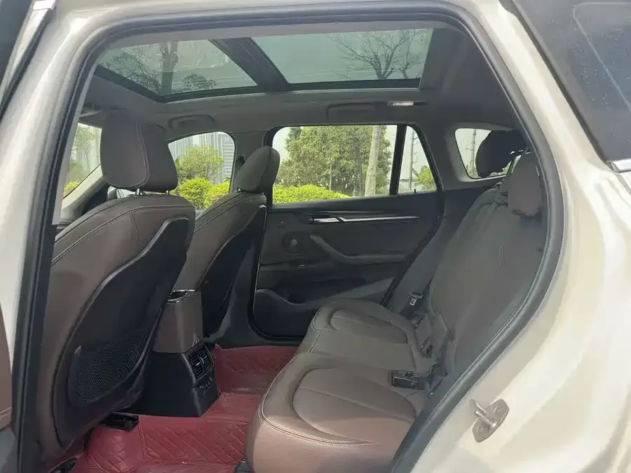 BMW X1 2022 xDrive25Li Exclusive Model 2022 — миниатюра 3